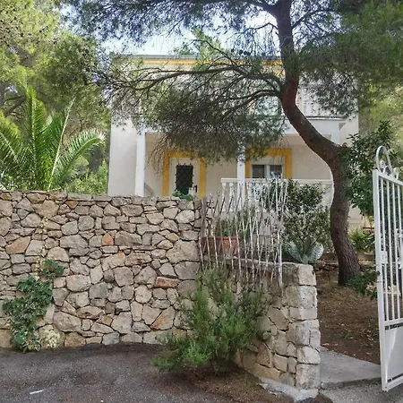 Apartments With A Parking Space Rukavac, Vis - 2407 Apartment Vis