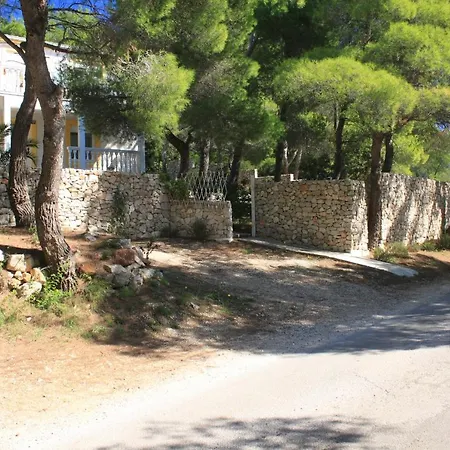 Apartments With A Parking Space Rukavac, Vis - 2407