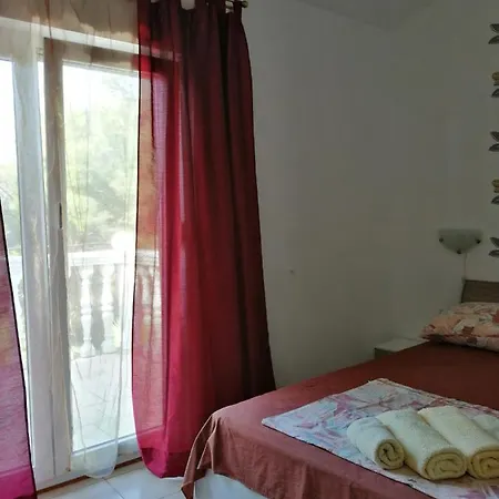 Apartment Apartments With A Parking Space Rukavac, Vis - 2407 *